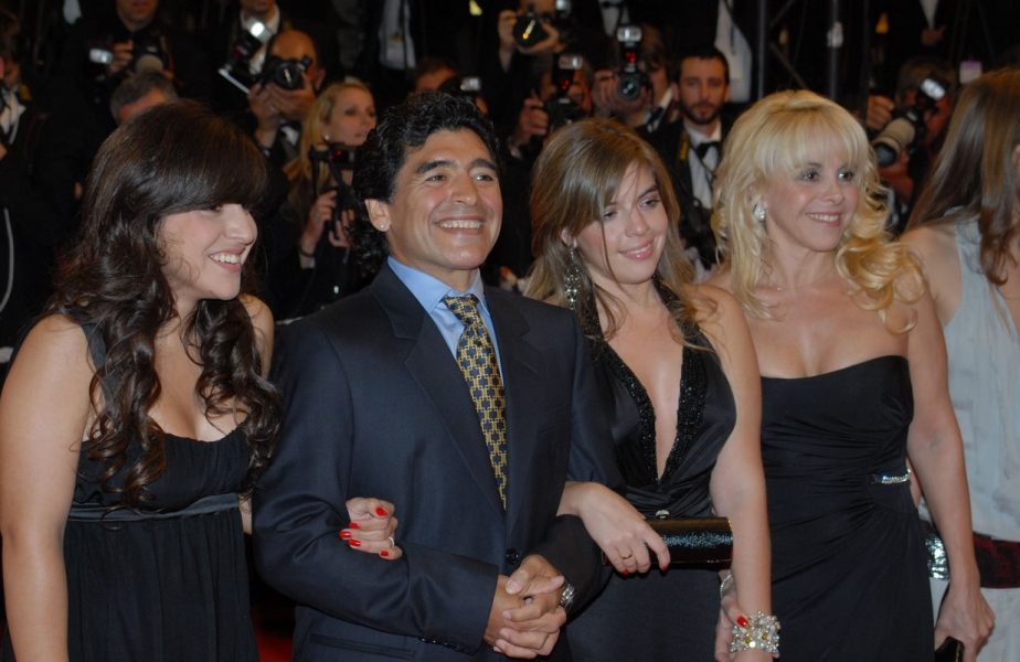 Continuă controversele după decesul lui Diego Maradona! Două fiice și fosta soție nu sunt în testamentul lui El Pibe D’Oro