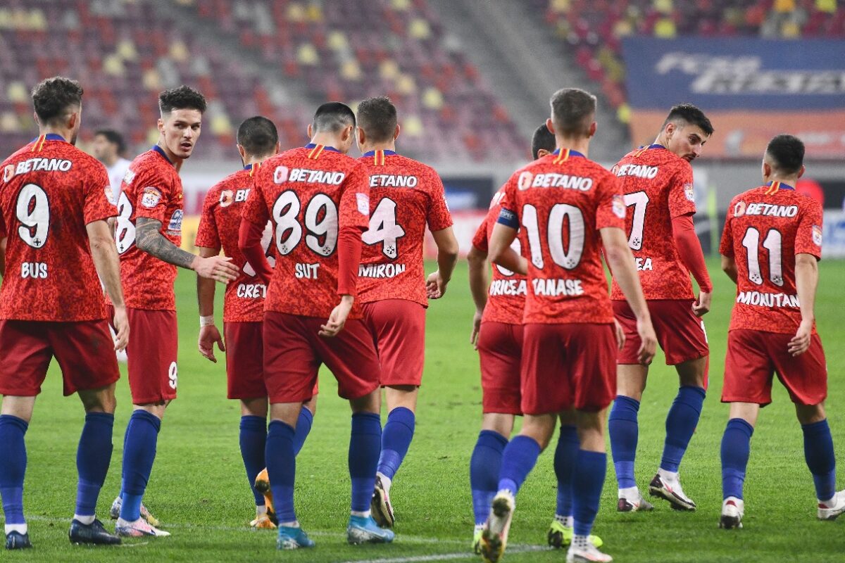 Jucătorii de la FCSB sărbătoresc un gol marcat cu FC Botoşani