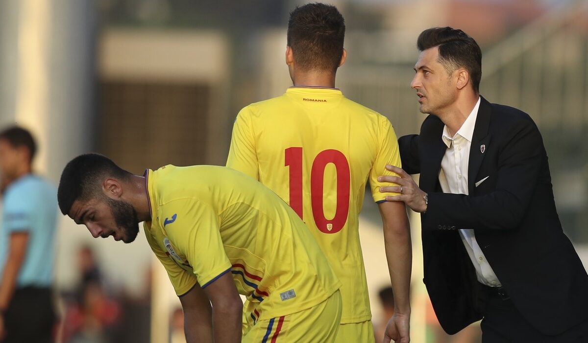 Mirel Rădoi și Ianis Hagi într-un meci al României U21