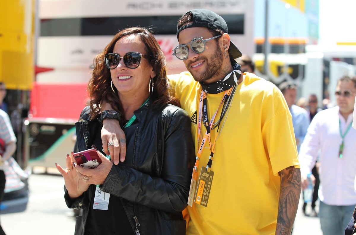 Neymar și mama sa în 2019