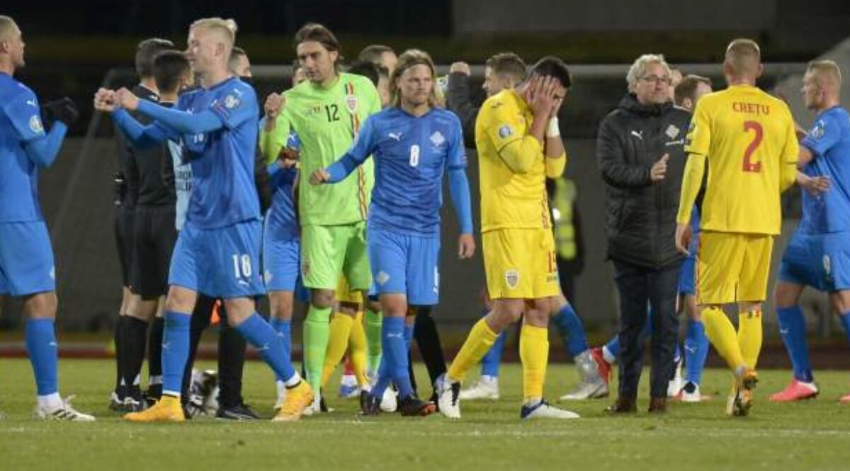 Jucătorii României și ai Islandei după partida din barajul pentru EURO 2020