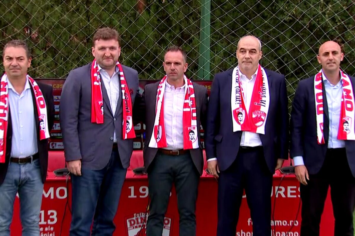 Spaniolii de la Dinamo în timpul unei conferințe de presă