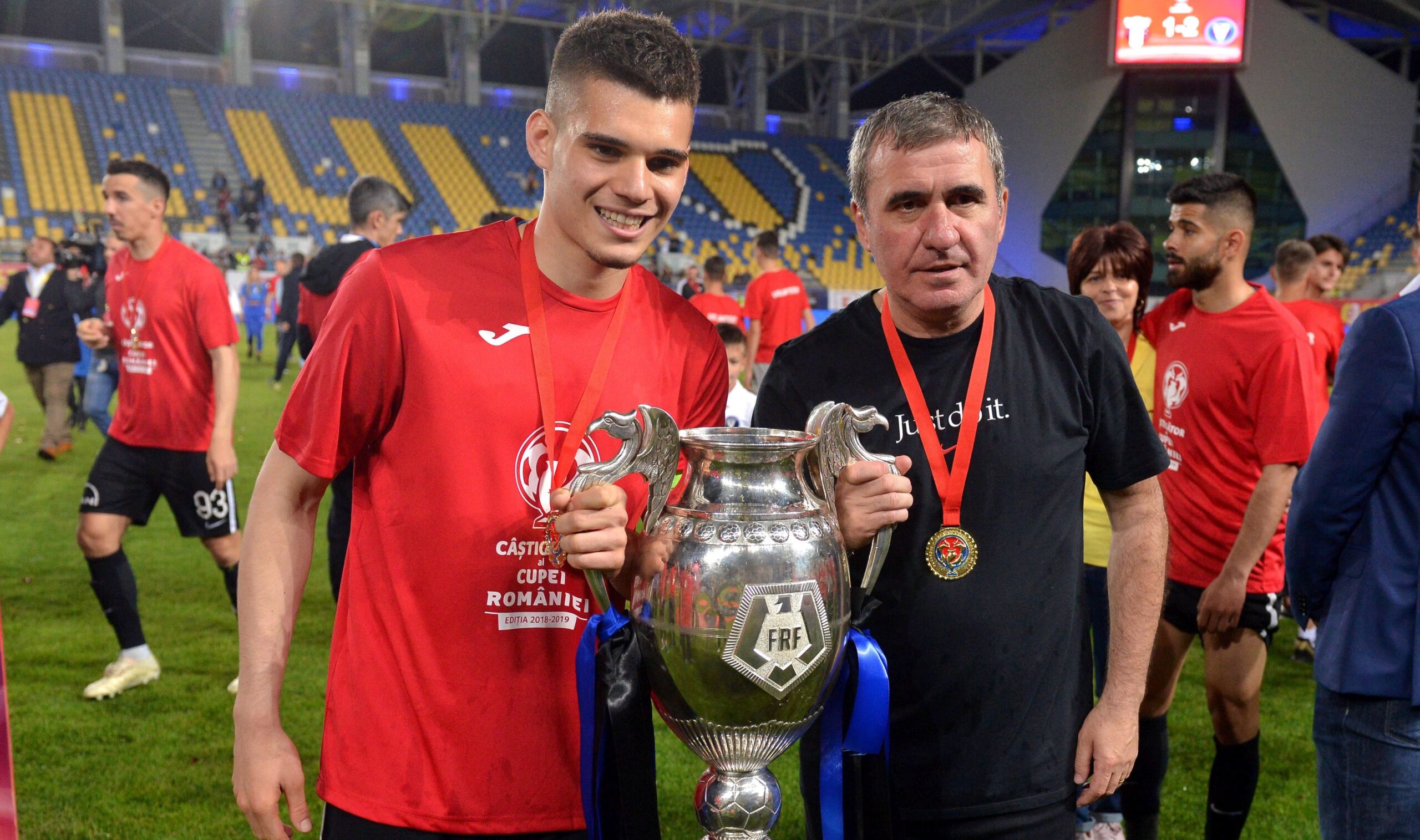 Ianis Hagi și Gică Hagi după finala Cupei României din 2019