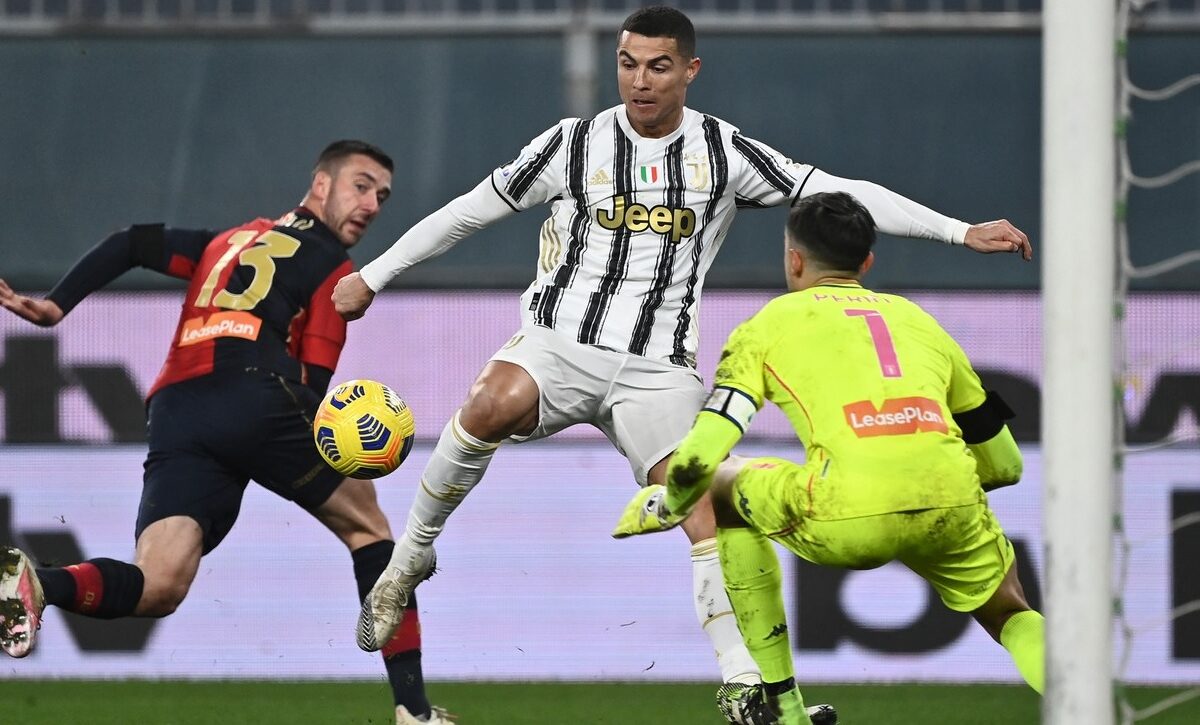 ”Unde te duci, Perin?”. Cristiano Ronaldo, duel savuros cu portarul lui Genoa. ”De ce nu bați fără zid, ți-e frică?”