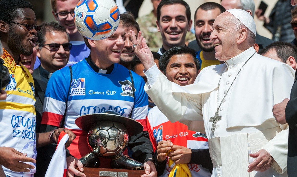 Papa Francisc a "trădat-o" pe San Lorenzo. A devenit abonatul unei mari rivale din Argentina! Ce cadou a primit Suveranul Pontif