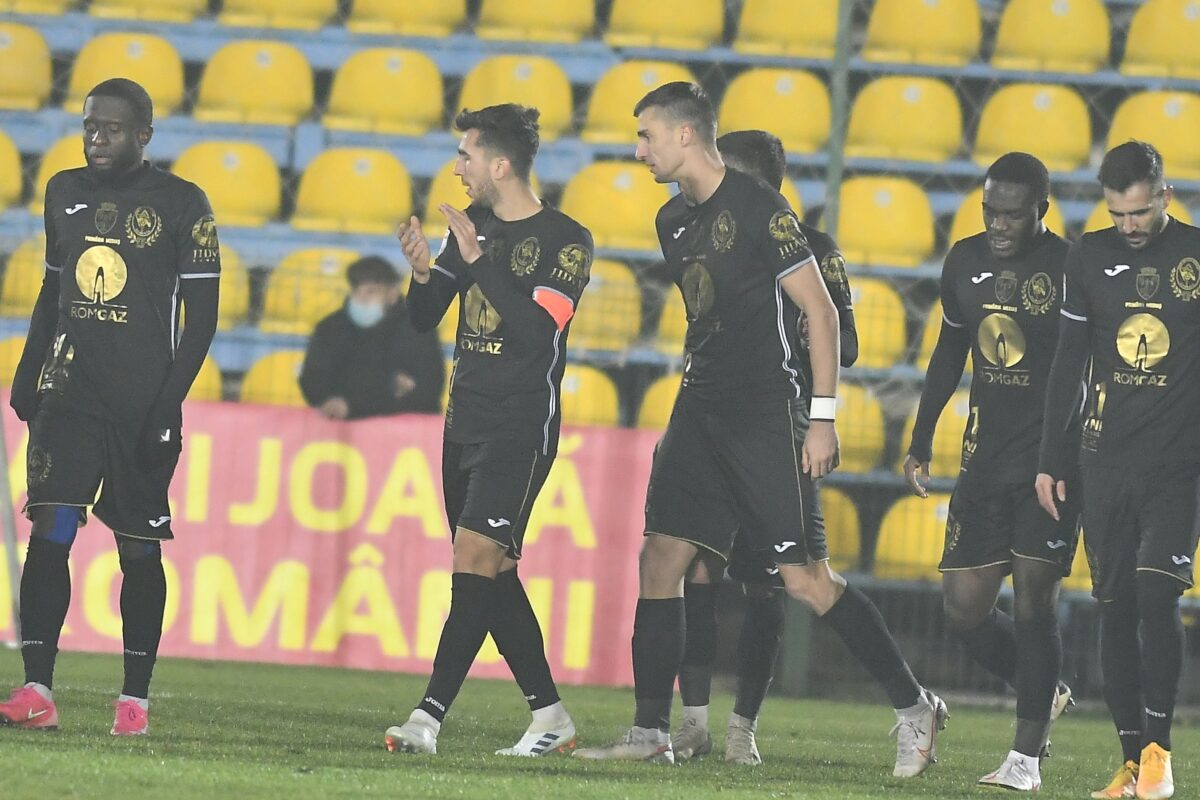 Jucătorii lui Gaz Metan Mediaș se bucură după gol