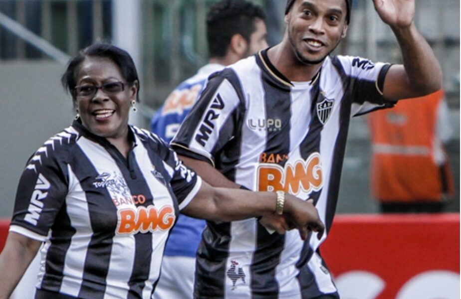 Mama lui Ronaldinho are COVID-19! Fostul Balon de Aur a făcut anunțul pe Twitter: ”Vă mulțumesc pentru rugăciuni și afecțiune”