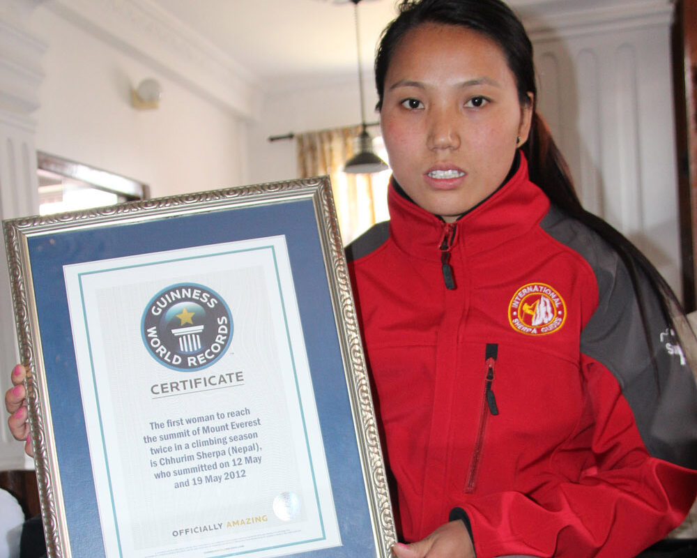 Ea este Chhurim, prima femeie din lume care a doborât Everestul de două ori într-un sezon! În șapte zile!