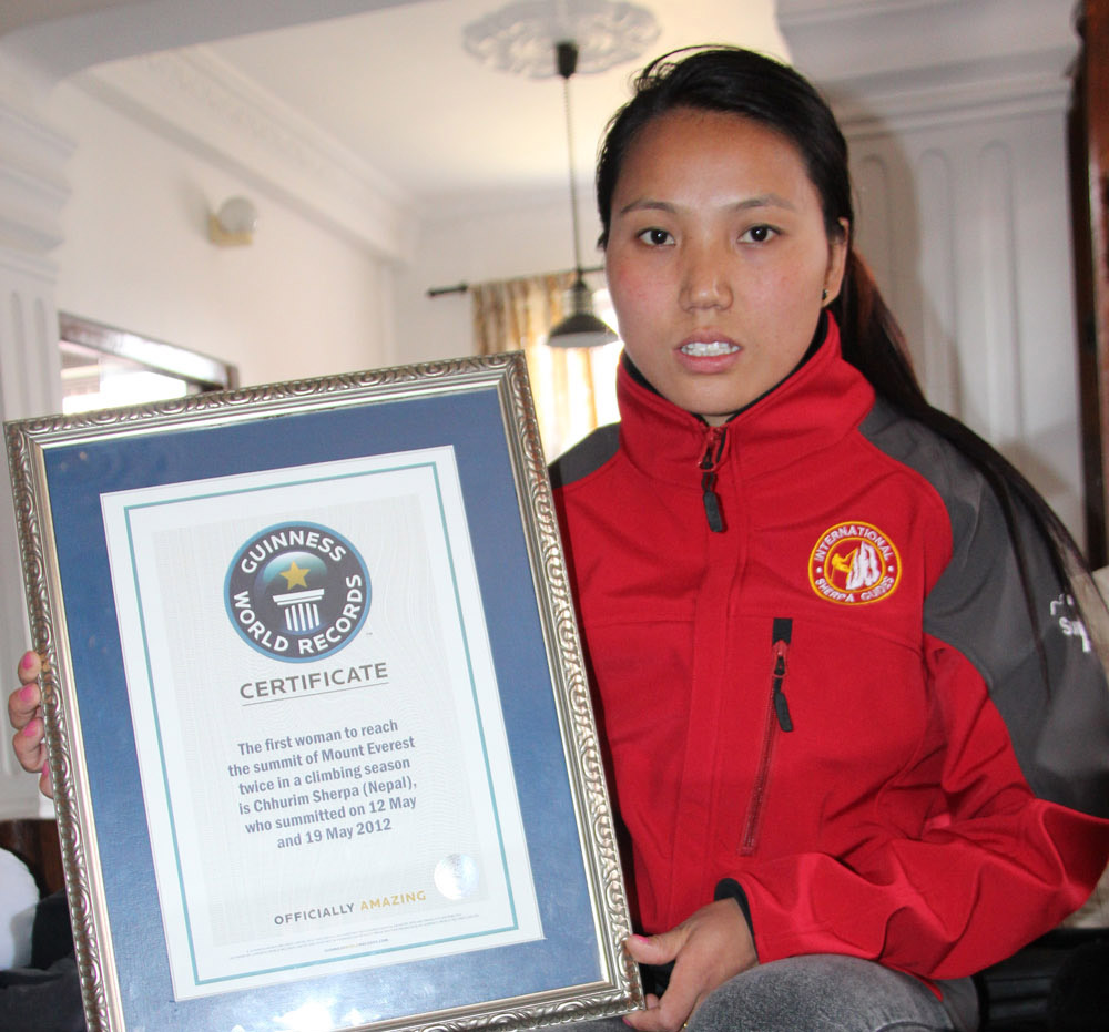 Ea este Chhurim, prima femeie din lume care a doborât Everestul de două ori într-un sezon! În șapte zile!