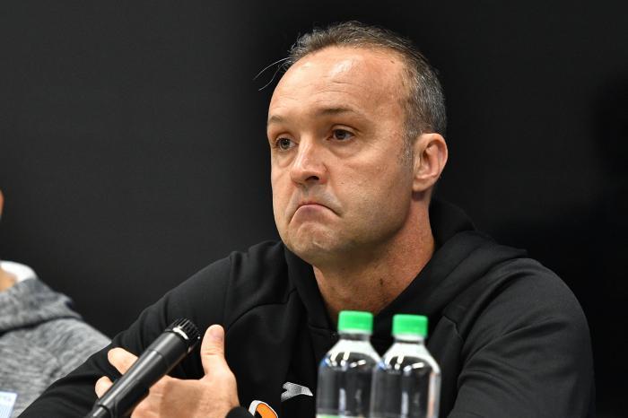 I-au găsit nod în papură! Antrenorul Craiovei, suspendat după ce a făcut scandal la meciul cu CFR Cluj. Cât va absenta