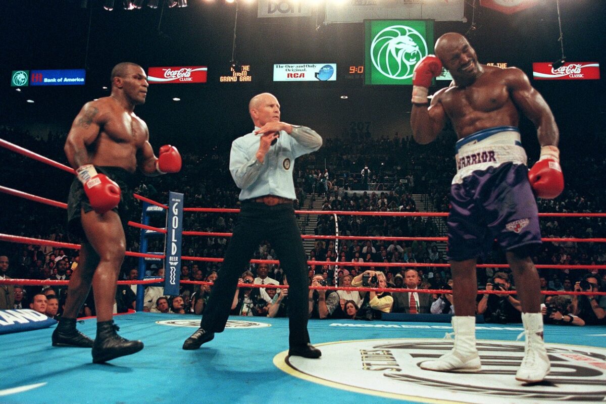 Tyson și Holyfield se bat iar! Al treilea meci dintre cei doi are loc la 24 de ani de la celebra ureche mușcată
