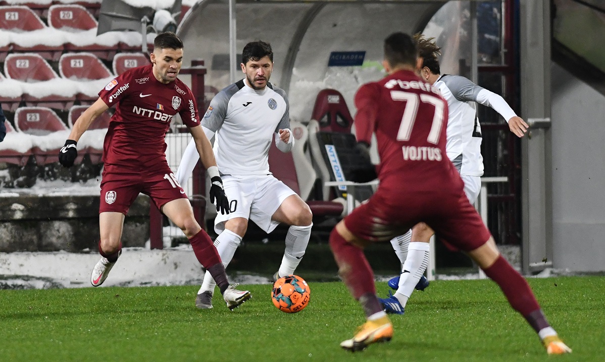 CFR Cluj l-a băgat în ceaţă! Antrenorul revelaţiei din Liga 1, uimit după eşecul din Gruia: "Nici nu îmi aduc aminte când am mai primit trei goluri"