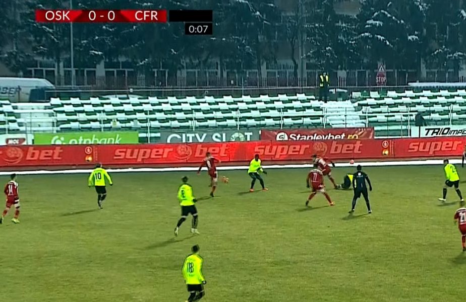 Spirite încinse în debutul meciului Sepsi – CFR Cluj. Ovidiu Haţegan a arătat cartonaşul galben după numai 7 secunde de joc!