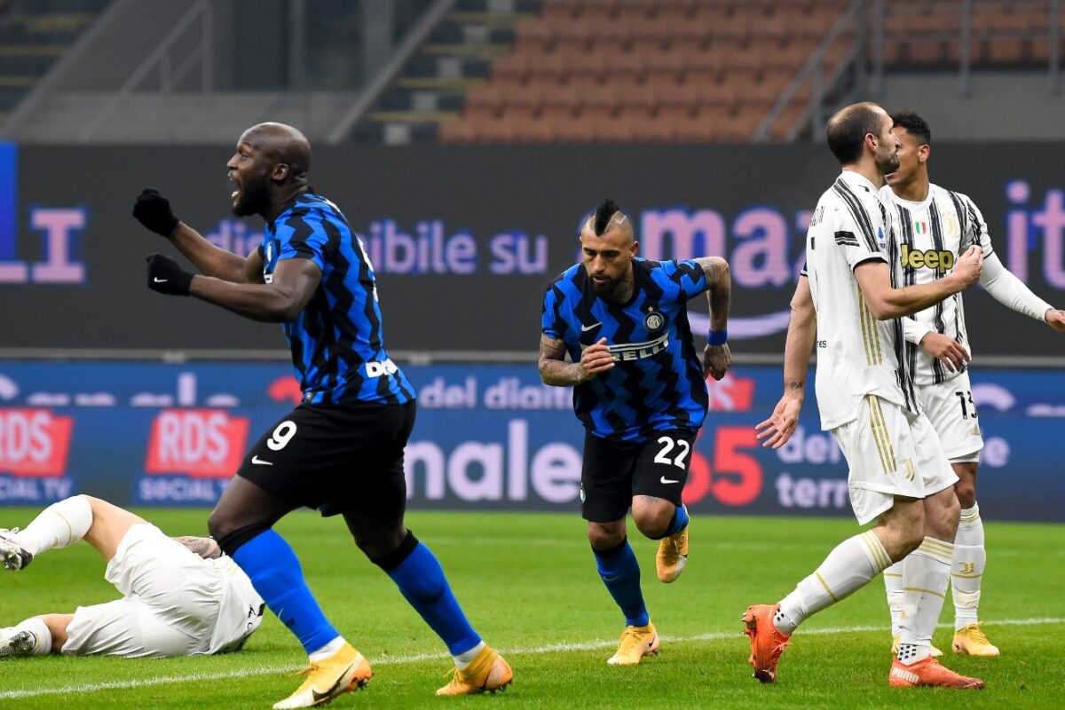 Arturo Vidal, în timpul meciului Inter - Juventus 2-0