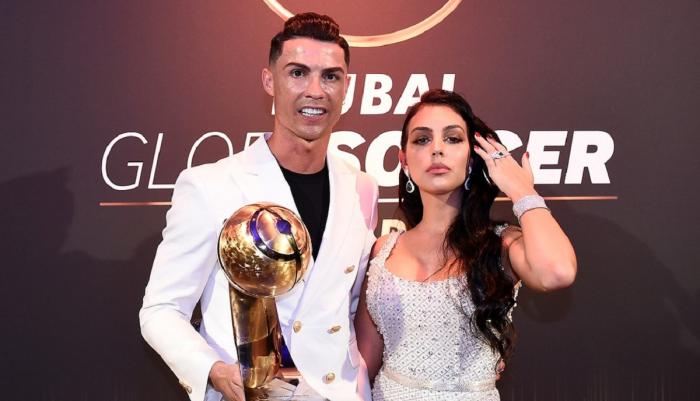 Cristiano Ronaldo, anchetat de Poliţia din Italia. A încălcat restricţiile din timpul pandemiei ca să îşi ducă iubita într-o staţiune de lux
