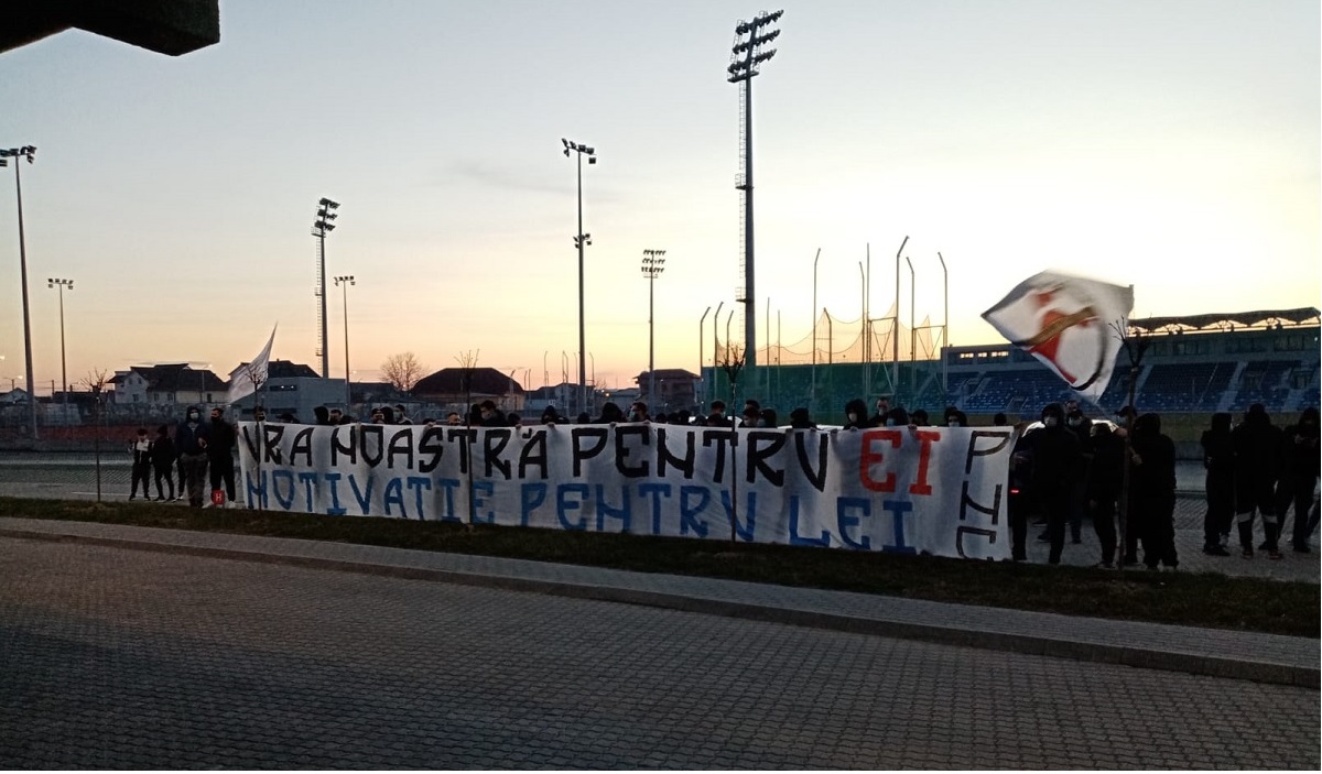 Fanii Universităţii Craiova au scandat împotriva lui Dinamo