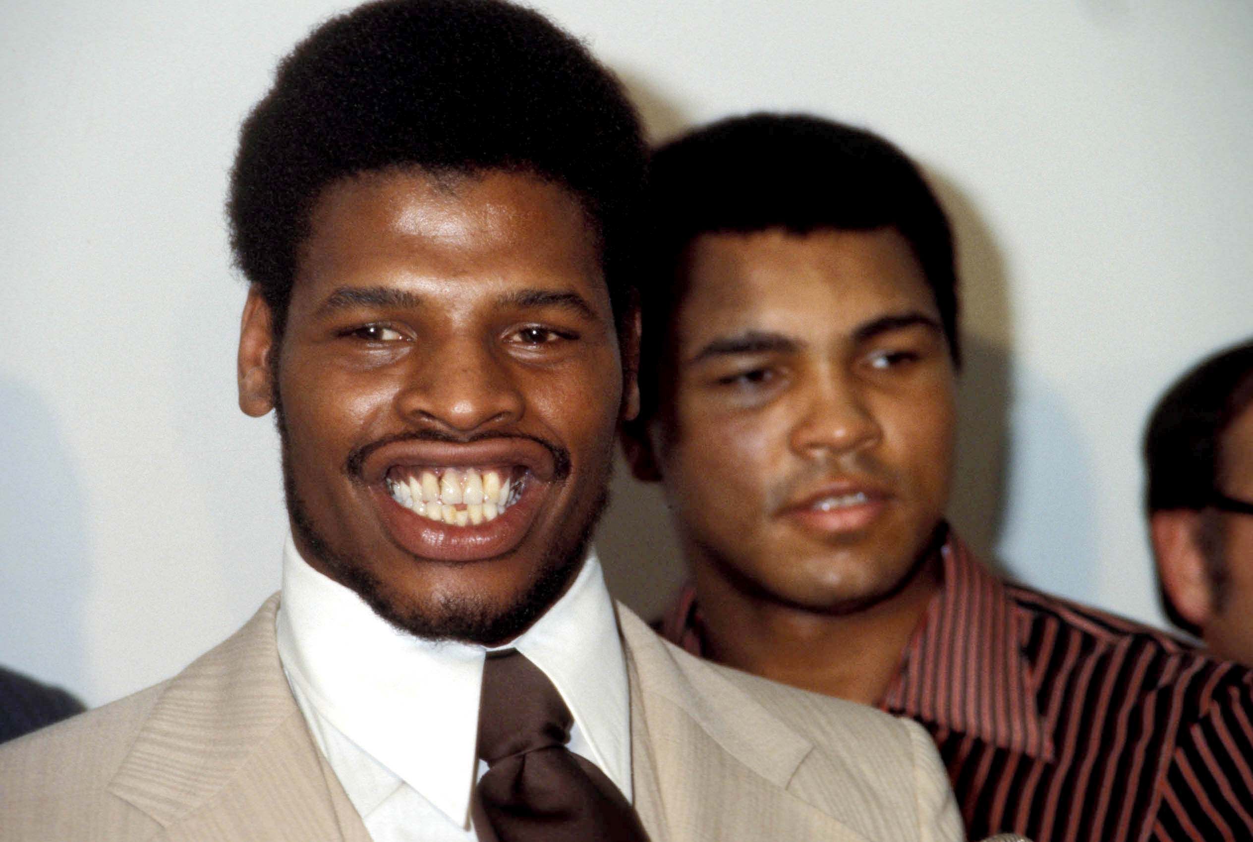 A murit Leon Spinks, singurul muritor care i-a luat o centură mondială lui Muhammad Ali. ”Nu-s cel mai mare. Doar ultimul!”