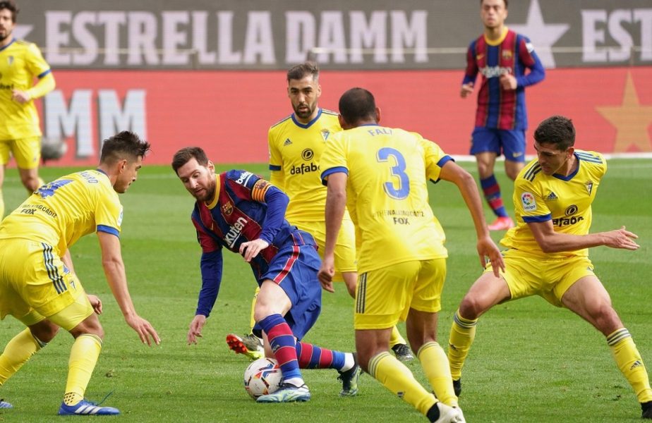 Haos la Barcelona: "Nu se mai poate aşa!" Koeman, mai supărat de egalul cu Cadiz decât de umilinţa cu PSG. Lionel Messi, gol şi cifre istorice
