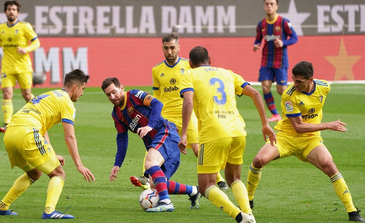 Haos la Barcelona: "Nu se mai poate aşa!" Koeman, mai supărat de egalul cu Cadiz decât de umilinţa cu PSG. Lionel Messi, gol şi cifre istorice