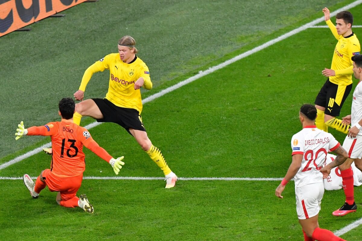 Video | Erling Haaland, alergat de jucătorii Sevillei după marcarea golului 2! Ce s-a întâmplat la finalul meciului şi reacţia "omului record" de la Dortmund