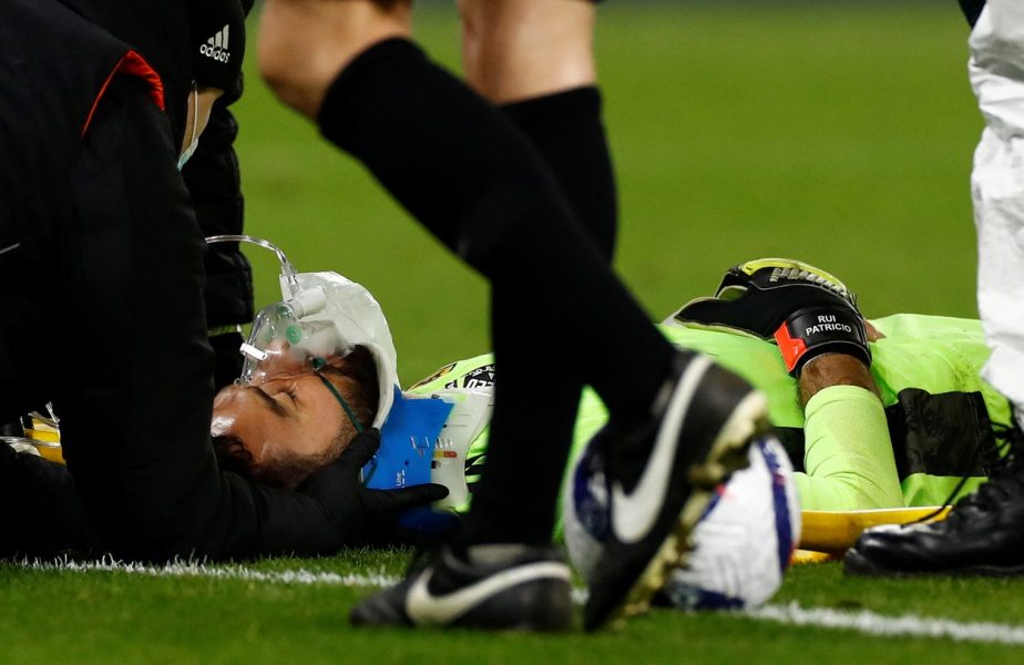 Rui Patricio, accidentare horror în Wolverhampton – Liverpool 0-1. A fost scos cu targa și a avut nevoie de mască de oxigen, după ce a fost lovit cu genunchiul în cap