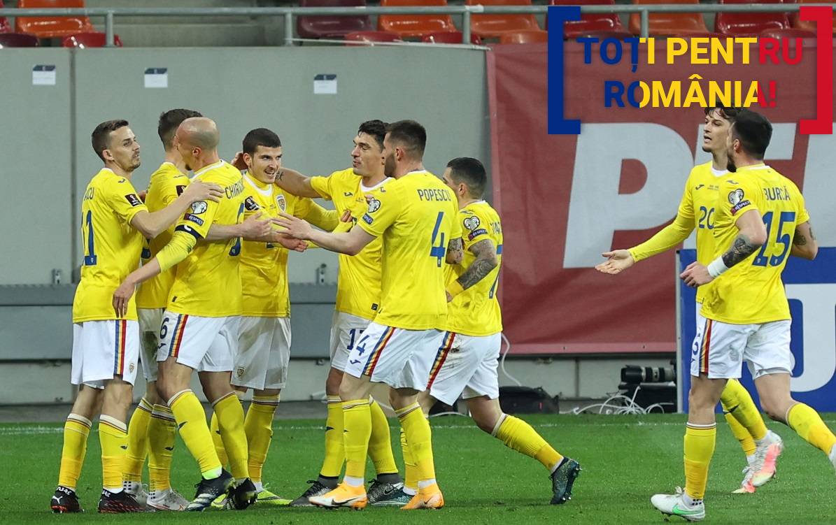 Jucătorii României bucurându-se după un gol