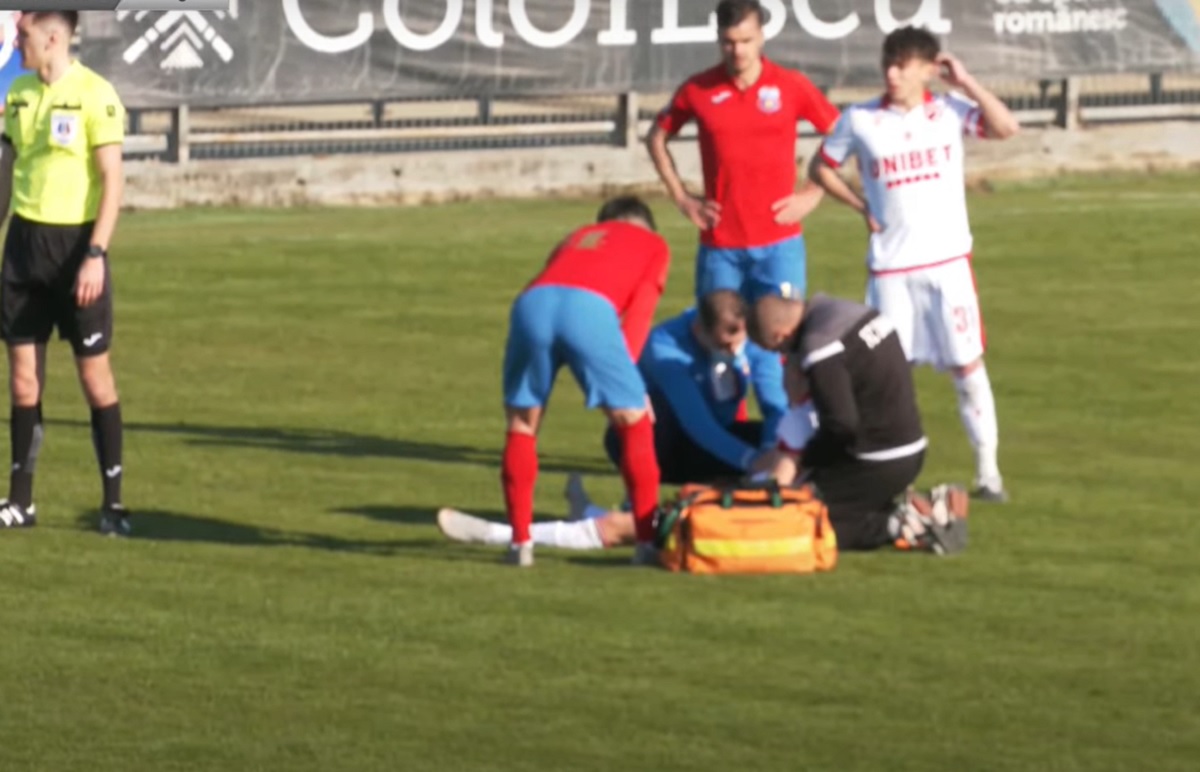 VIDEO. Momente de panică la meciul dintre Steaua şi Dinamo 2. Un jucător al oaspeţilor a leşinat pe teren. "Îl lăsați să moară?!"