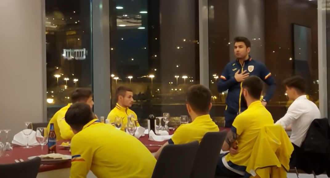Adrian Mutu, discurs cu mâna la inimă în faţa jucătorilor României U21. "Băi, băieţi… vă spun asta din tot sufletul"