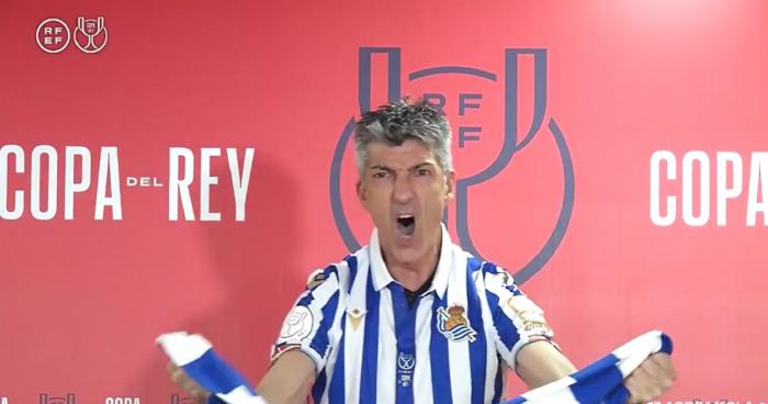 VIDEO | Antrenorul suporter al lui Real Sociedad s-a trezit cu ultraşii la balcon. Cum i-au mulţumit pentru câştigarea Cupei Spaniei