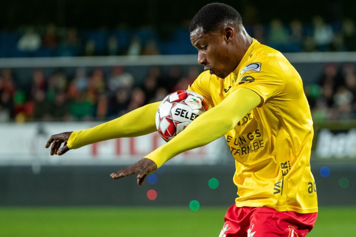 Dinamo îşi betonează atacul! Nigerianul cu peste 100 de goluri în Belgia vine să rupă plasele în Liga 1