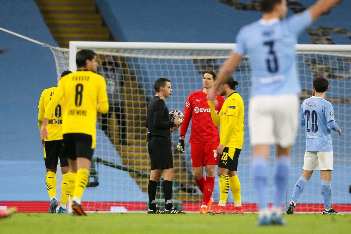 Momente teribile pentru Ovidiu Haţegan în City – Dortmund! Gol anulat greşit pentru nemţi. Românul l-a scos din minţi şi pe Guardiola, după ce s-a răzgândit şi nu a mai dat penalty