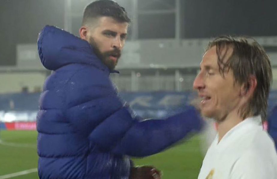 VIDEO | Luka Modric, săgeţi către Gerard Pique după "El Clasico"! "Te duci să te plângi?". Dialogul incredibil dintre cele două vedete