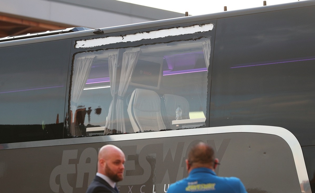 VIDEO | Haos înainte de Liverpool – Real Madrid. Fanii englezi au spart un geam al autocarului "galacticilor"!
