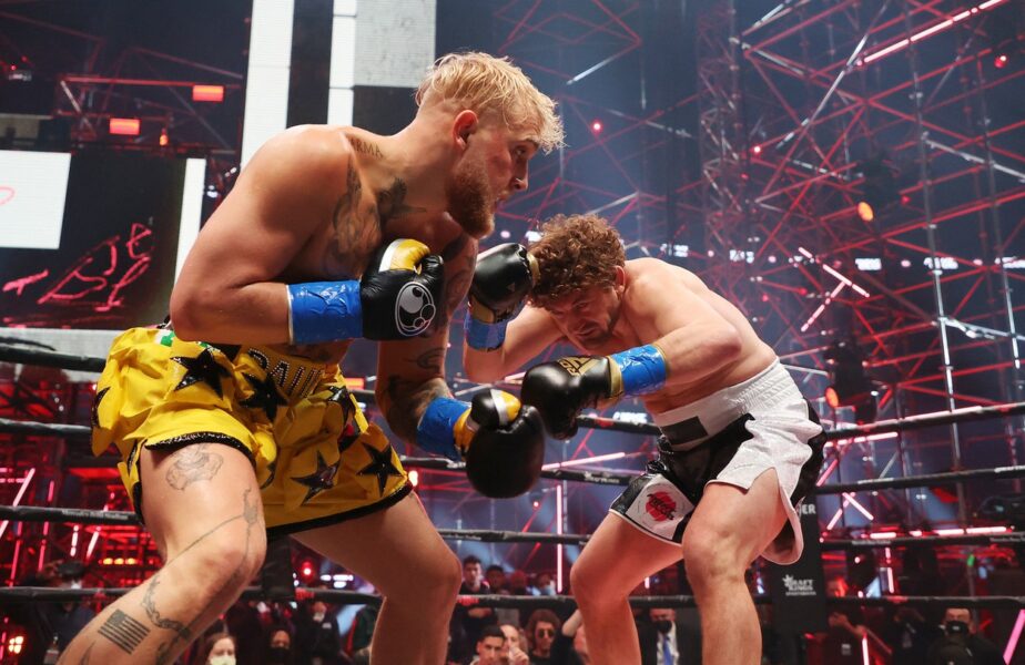 Jake Paul îl face KO pe Askren în prima repriză! Imagini ireale cu fostul campion de MMA pus la pământ de un youtuber