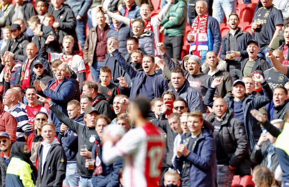 VIDEO | Ajax, la un pas de titlu în Olanda! Fotbaliştii au petrecut cu mii de fani. Gluma zilei: "O mică petrecere"