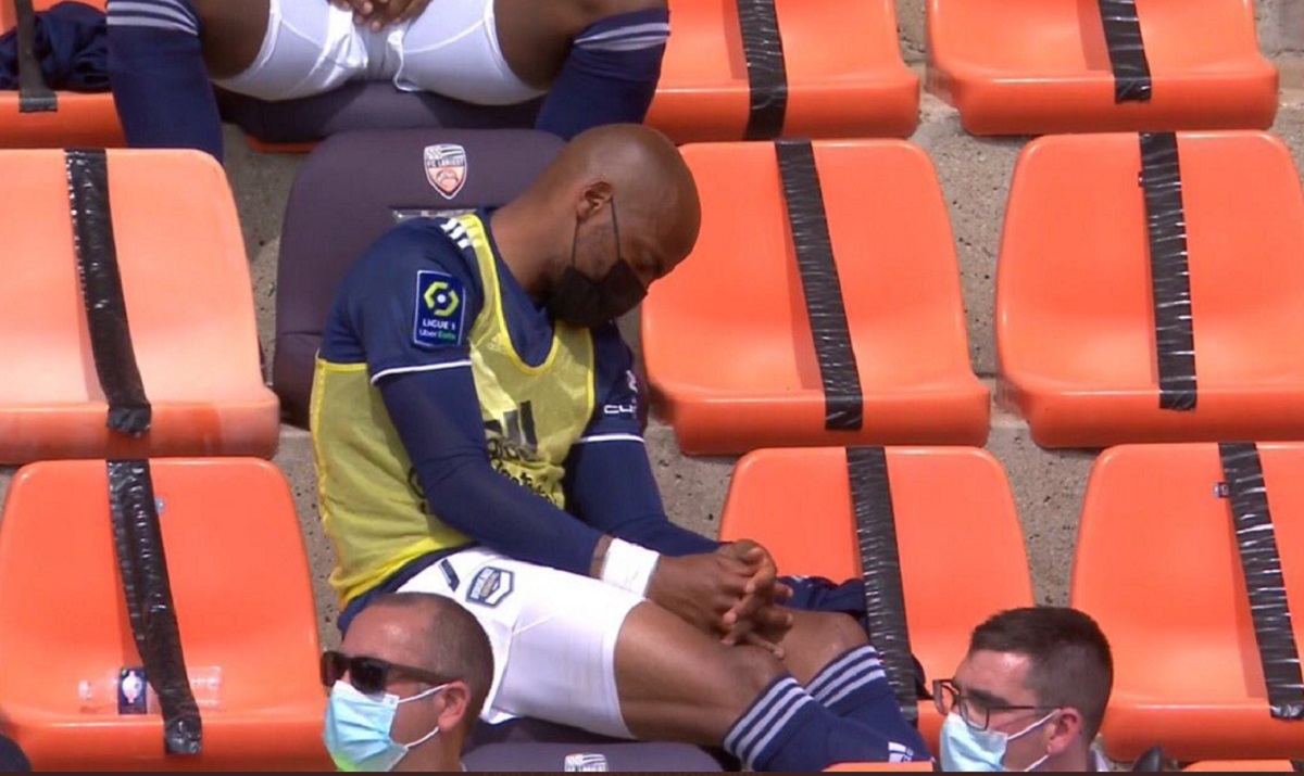 N-a mai suportat! Un fotbalist din Franța a adormit când echipa lui era condusă cu 3-0