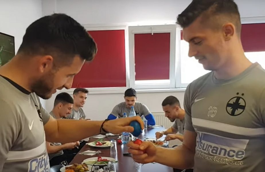 VIDEO. Jucătorii lui FCSB s-au relaxat în prima zi de Paşte. Concurs de spart ouă înaintea derby-ului cu CFR Cluj. "Ne filmează, o să pierzi" :) Cum au fost ironizaţi de fani