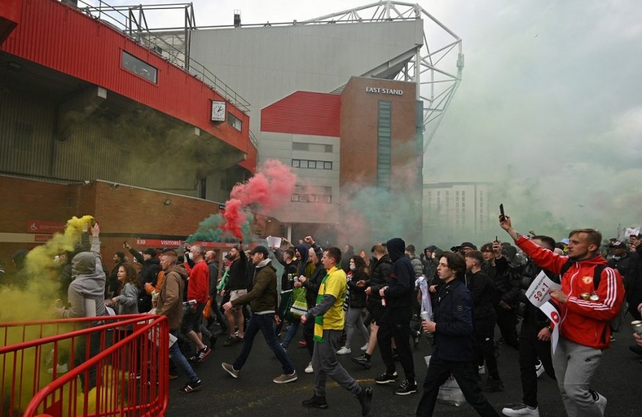 UPDATE | Manchester United – Liverpool, amânat din cauza fanilor! Ultrașii "Diavolilor" au pătruns pe Old Trafford. Anunţul făcut de Premier League. VIDEO