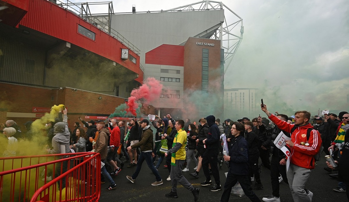 UPDATE | Manchester United – Liverpool, amânat din cauza fanilor! Ultrașii "Diavolilor" au pătruns pe Old Trafford. Anunţul făcut de Premier League. VIDEO