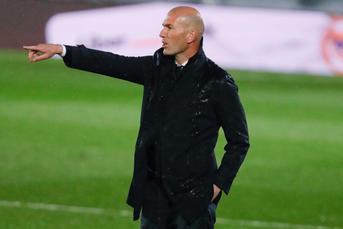 Zinedine Zidane, în timpul meciului Osasuna - Real Madrid 0-0