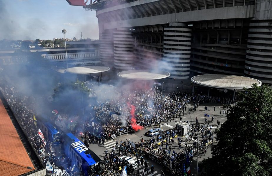 VIDEO | Nebunie la Milano! Suporterii lui Inter au luat stadionul cu asalt înaintea meciului cu Sampdoria. Atmosferă incendiară lângă "Giuseppe Meazza"