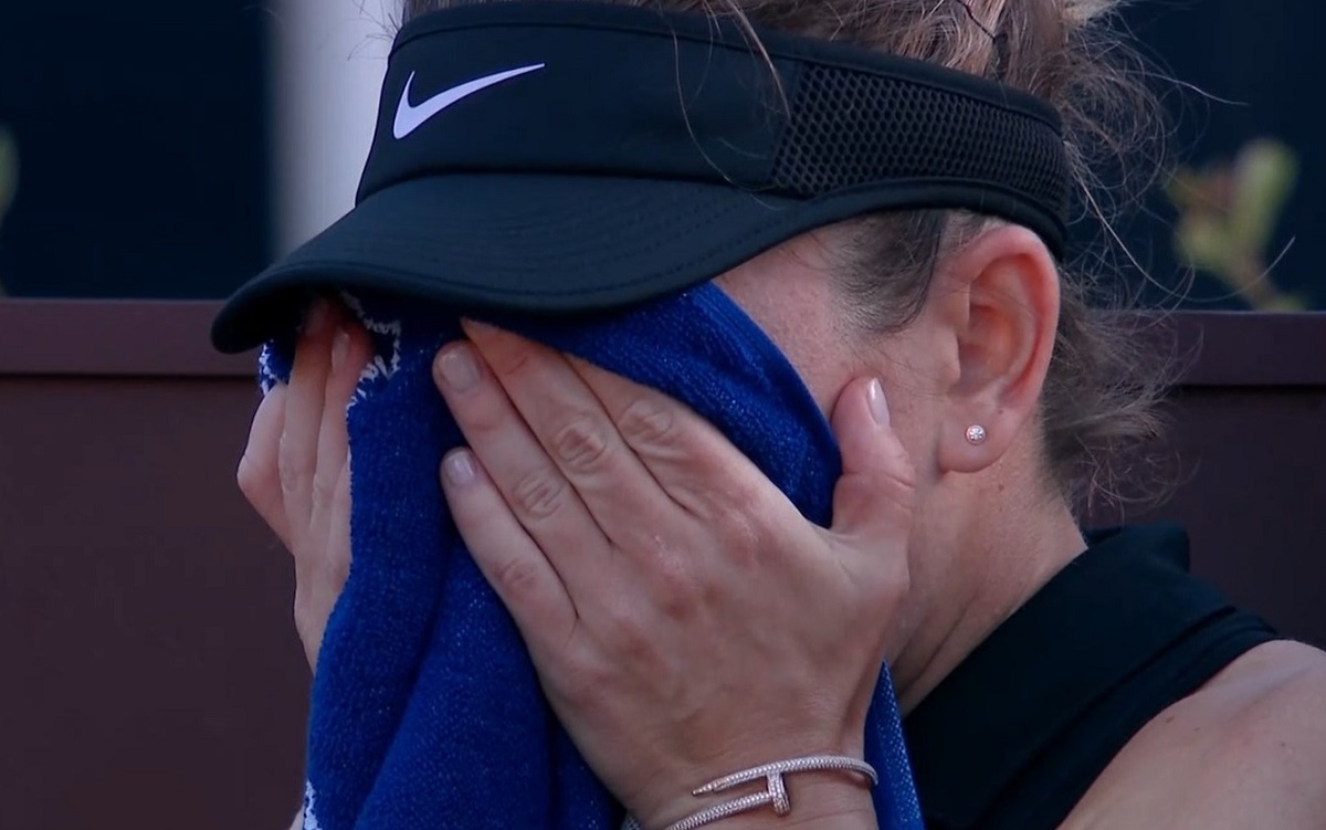 Simona Halep – Angelique Kerber 6-1, 3-3. Simona Halep s-a accidentat şi a abandonat în lacrimi! Românca a fost purtată pe braţe