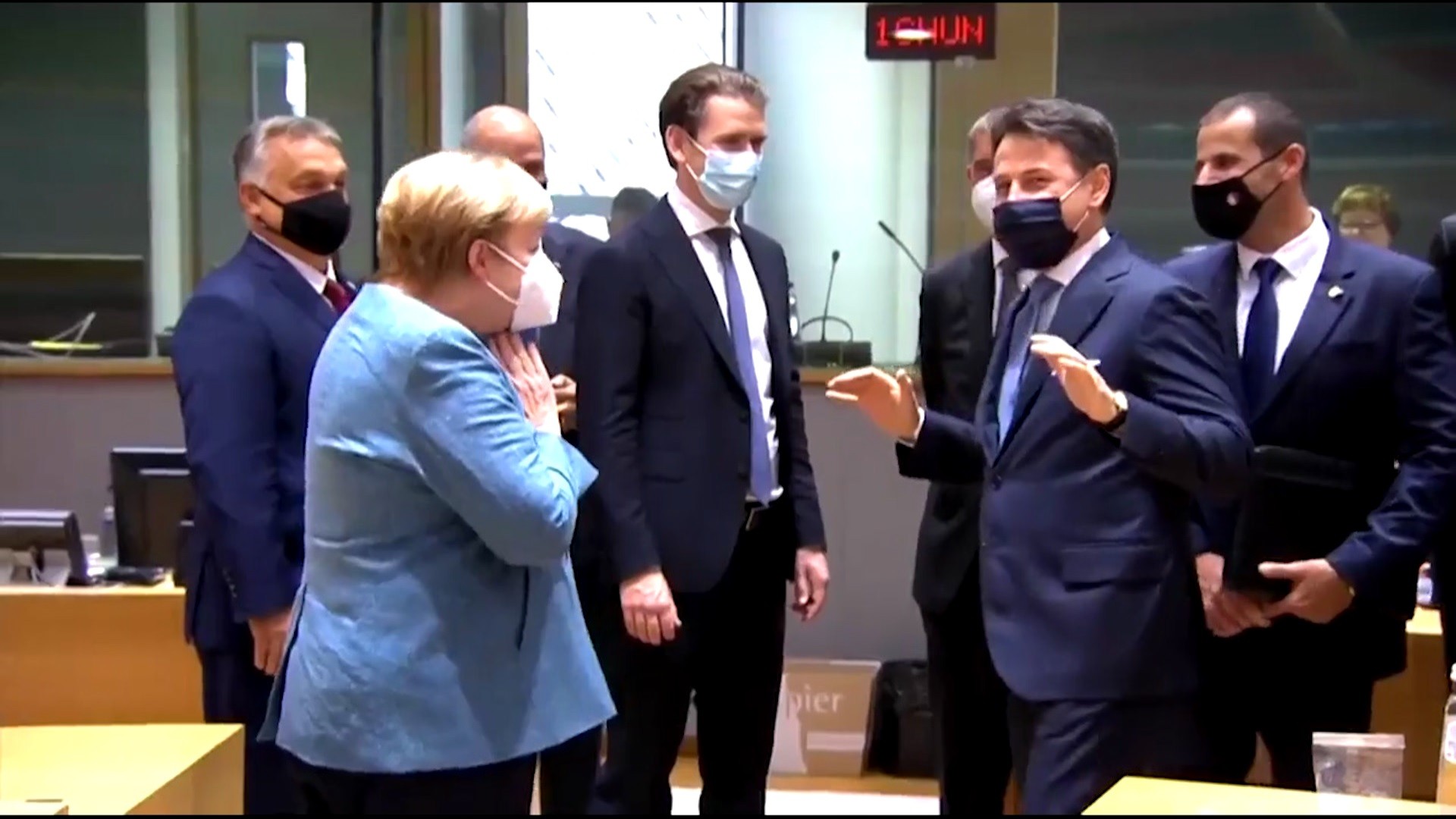 Cancelarul Merkel si premierul Italiei, Conte, fenta zilei la Bruxelles