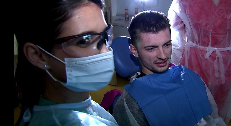 VIDEO EXCLUSIV | Sora lui Florin Tănase este stomatolog şi l-a avut pacient pe Gigi Becali: "L-am îngrijit!" Promisiunea făcută fratelui său: "Le fac zâmbet de campioni!"