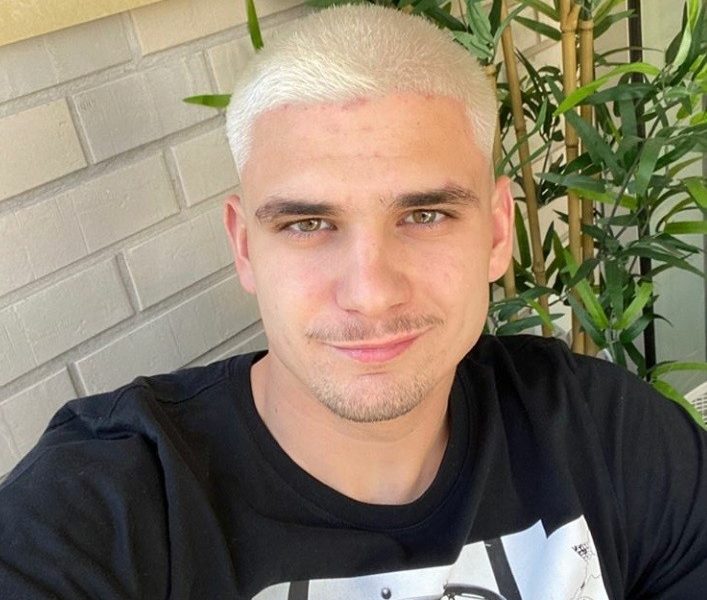 Razvan Marin şi-a vopsit părul blond