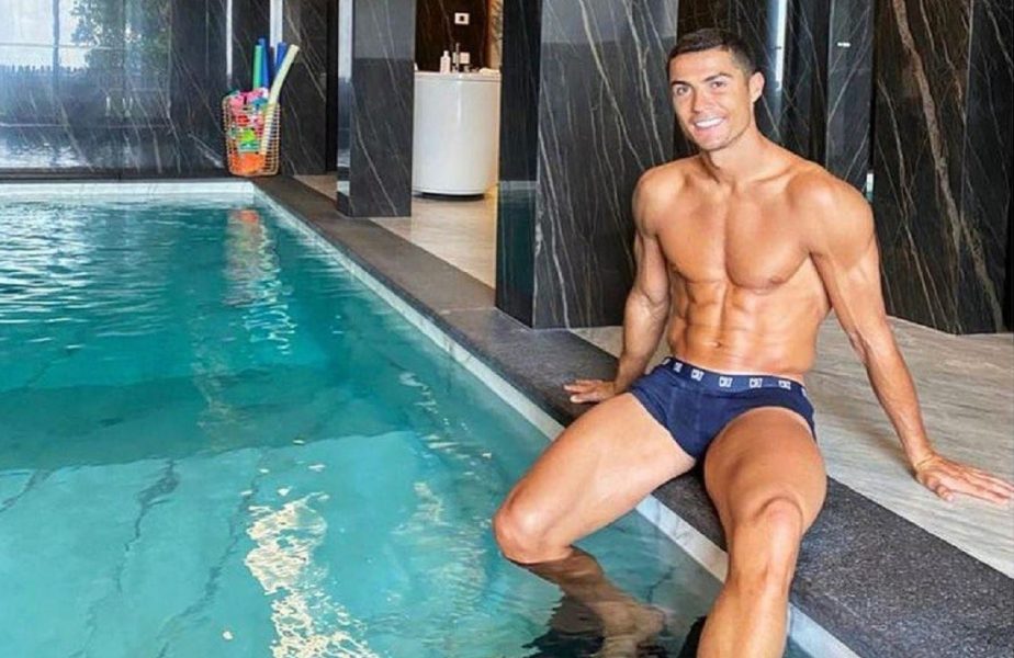 Ronaldo are covid, dar trăieşte ca în paradis la vila sa de lux din Italia!
