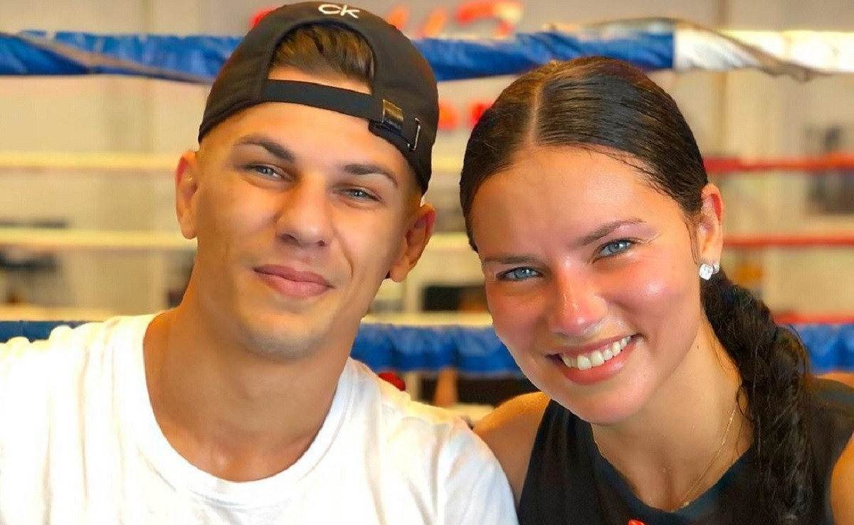 EXCLUSIV| Frumuseţea care a făcut o avere din modă, Adriana Lima, învaţă box de la un român. Arădoaie este extaziat!