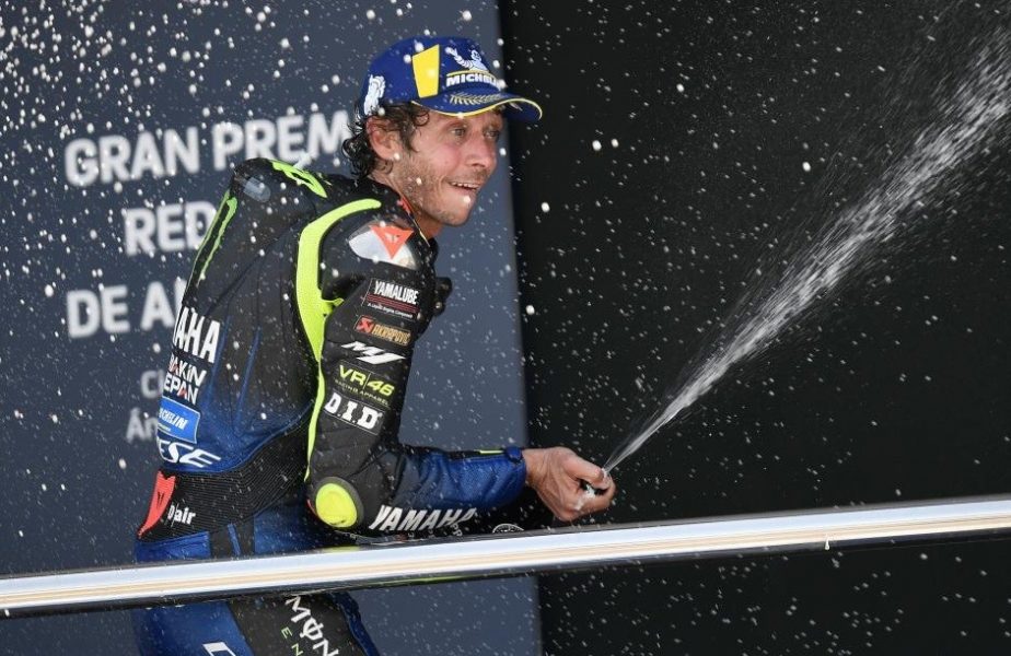 Rossi poate organiza curse de moto la el in gradina