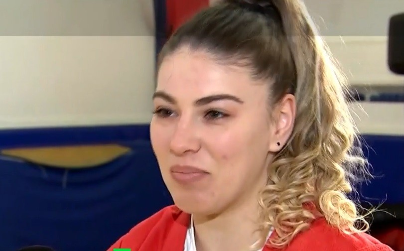 EXCLUSIV | Ea chiar e iute și furioasă! Codrina Ionescu, o românca pasionată de motoare, a devenit cea mai tare luptătoare din lume la sambo