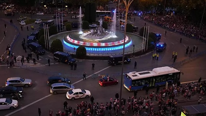 Tragedie după titlul câştigat de Atletico Madrid! Un copil de 14 ani a murit după ce s-a lovit cu capul de un zid